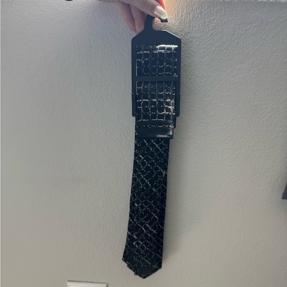 Elegant Black Patterned Men's Tie and pocket square